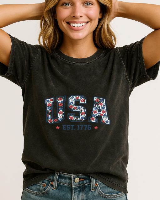 Floral USA T-Shirt – Vintage Patriotic 1776 Graphic Tee for Women