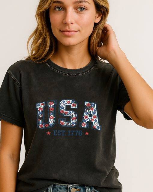 Floral USA T-Shirt – Vintage Patriotic 1776 Graphic Tee for Women