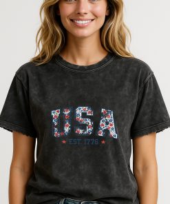 Floral USA T-Shirt – Vintage Patriotic 1776 Graphic Tee for Women