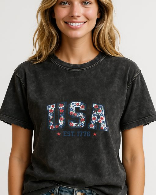 Floral USA T-Shirt – Vintage Patriotic 1776 Graphic Tee for Women
